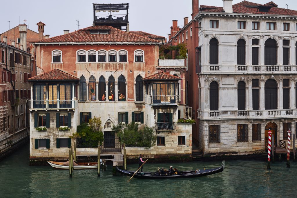 Moving, San Marco, 2017, Venice © Gail Albert Halaban